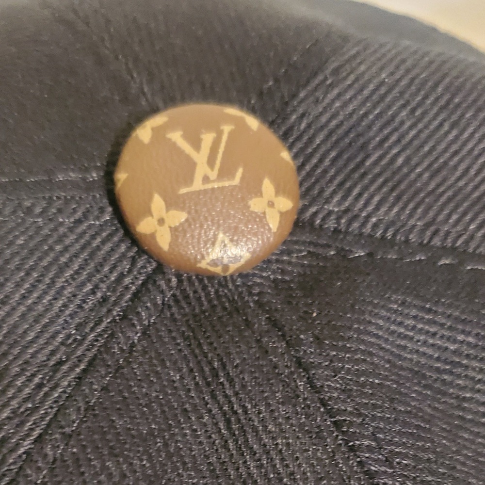 Louis Vuitton Cap - Picture 4 of 9